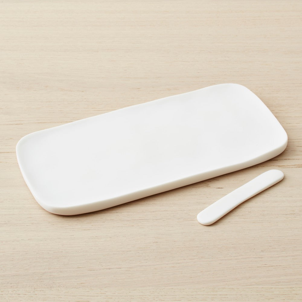 resin serving board with spreader small, white