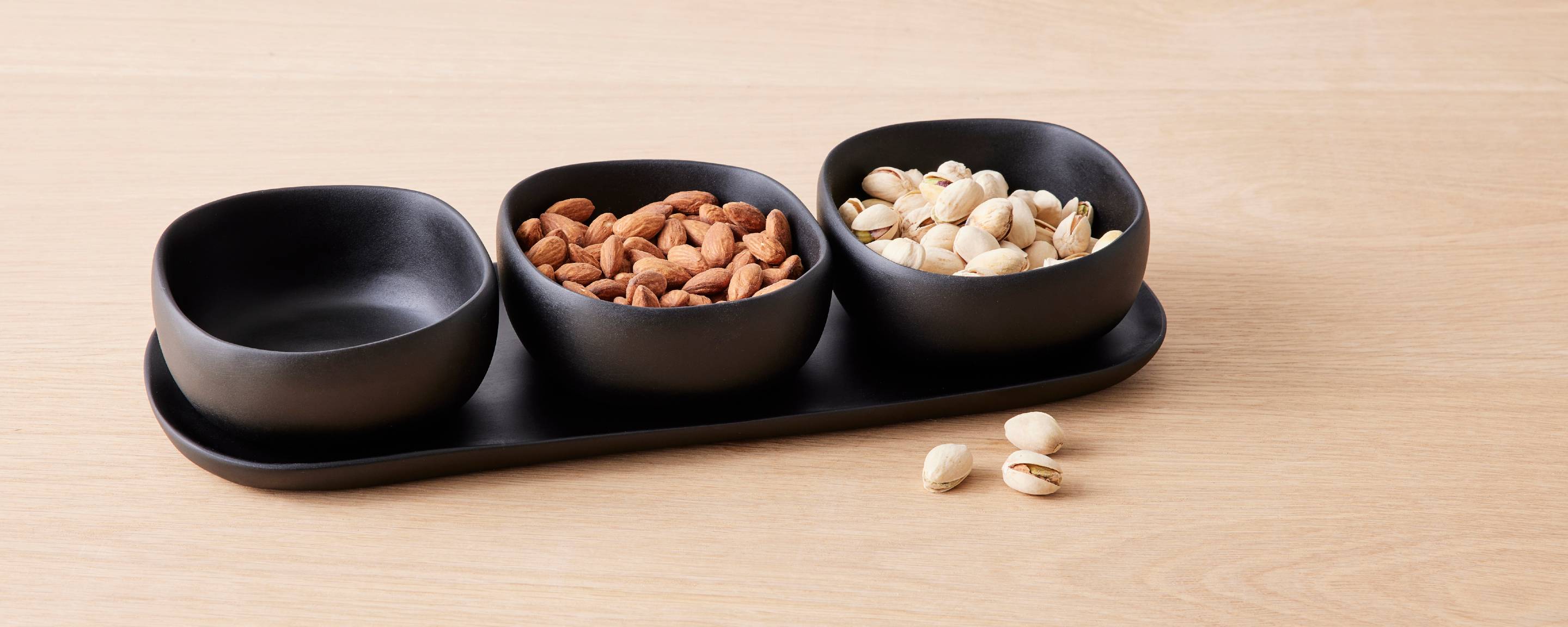 resin trio of bowls, black